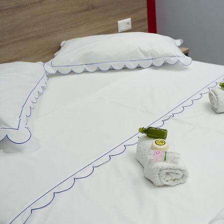 P & K Design Ltd Flats By Rentals Pro Services - Неа Мудания Екстериор снимка